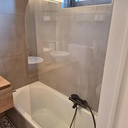 Apartment Zonnig Vernieuwd Penthouse Dicht Bij Het
